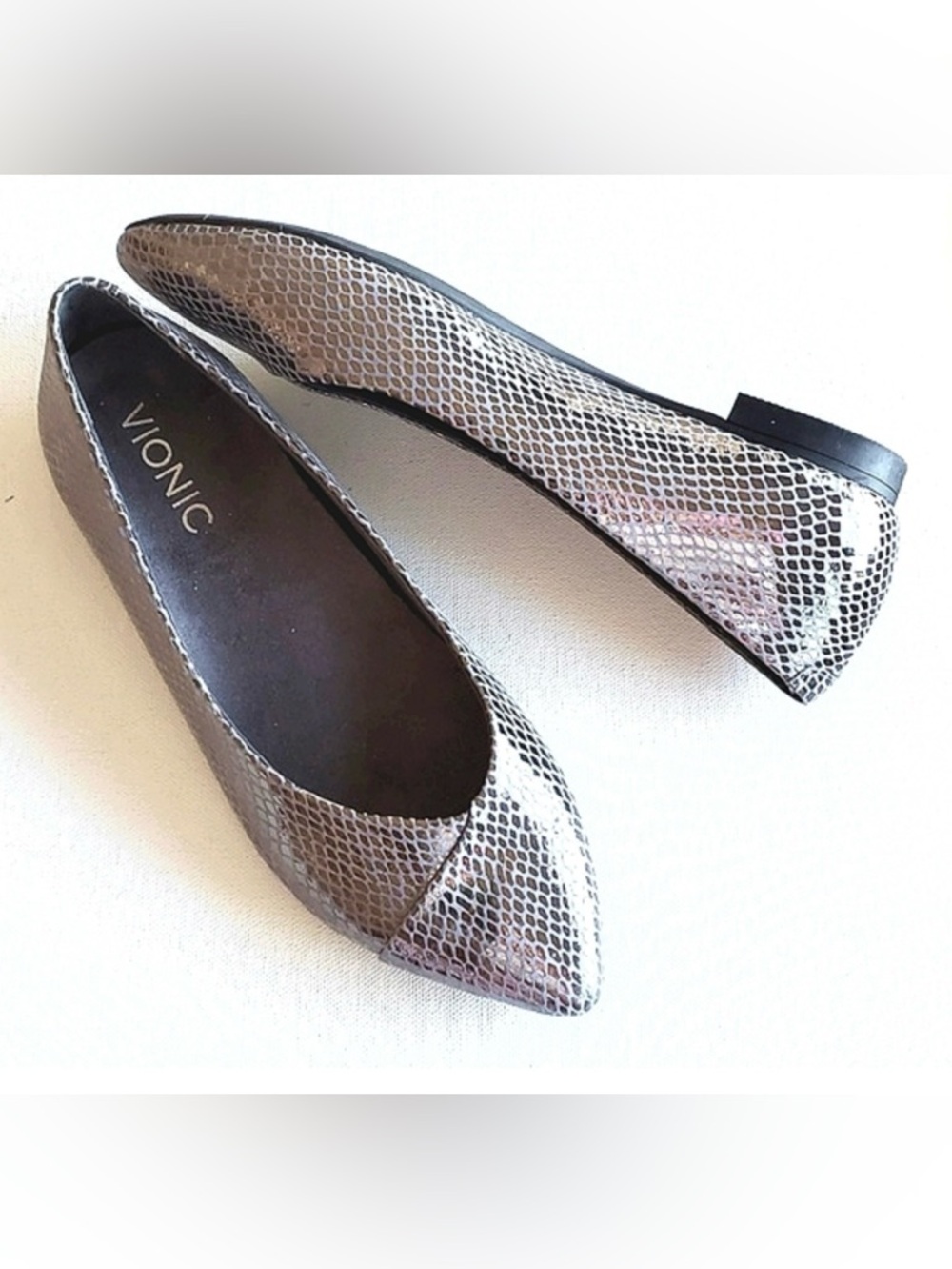 Vionic‎ flats